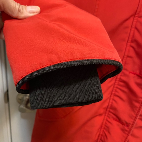 Canada Goose Red Ski & Snow Jacket - Picture 15 of 16